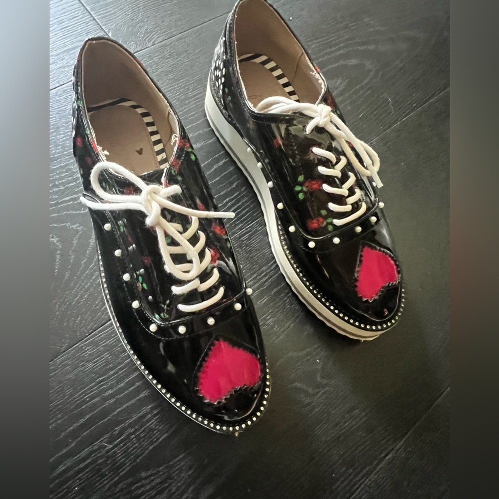 Betsey Johnson kids shoes size 3